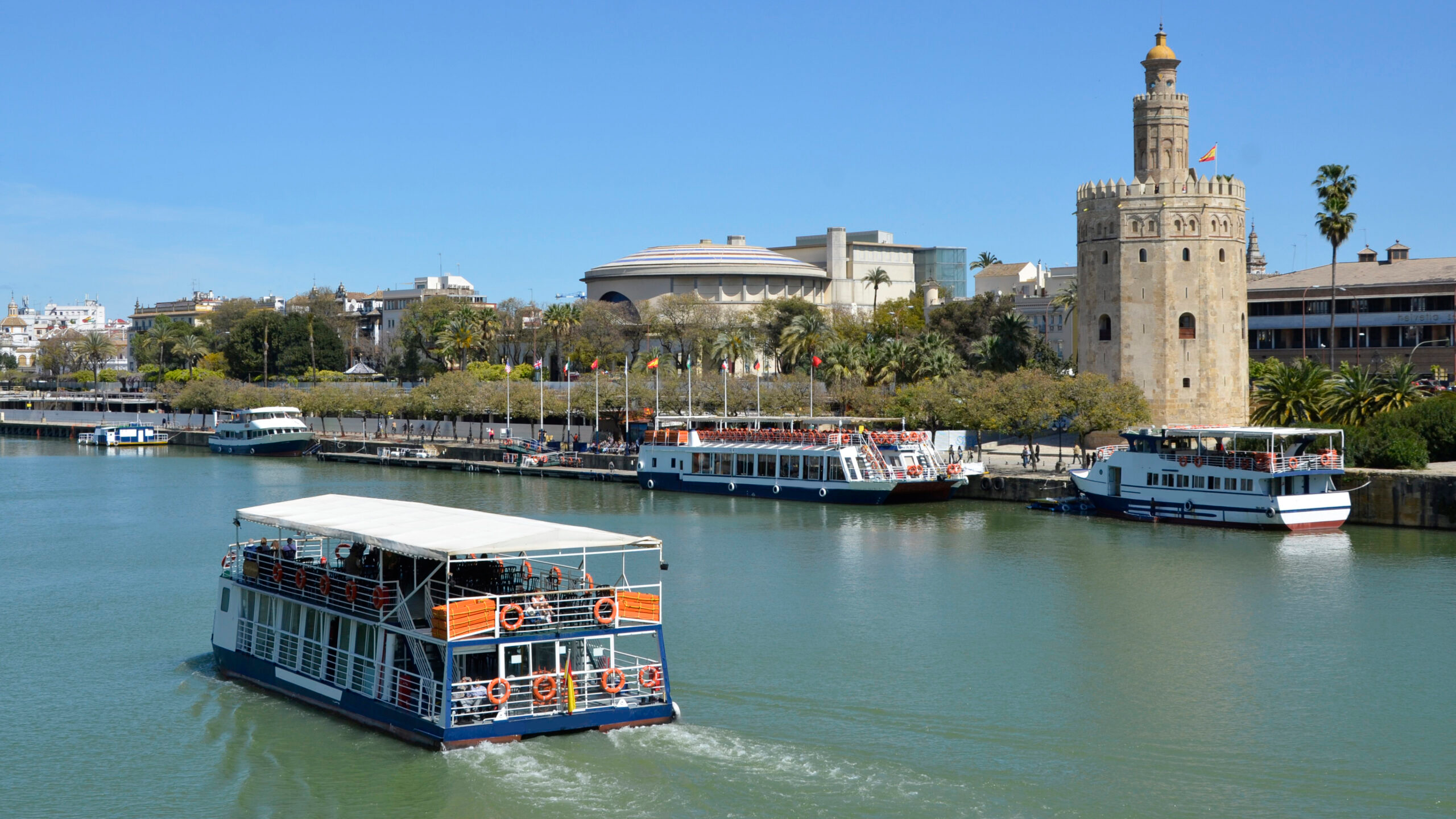 CRUCEROS TURÍSTICOS
